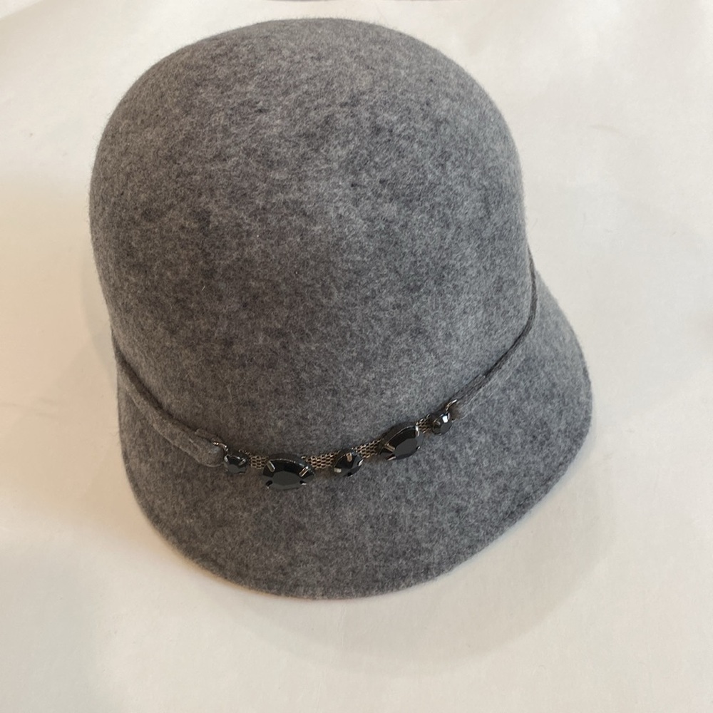Holt Renfrew Grey Wool Cloche Hat with Black Beads Made in Italy - Picture 8 of 14